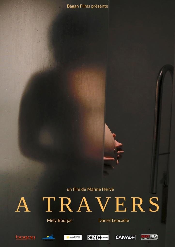 A travers